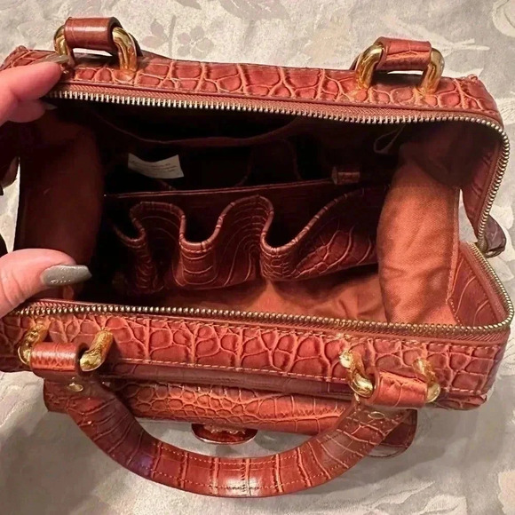 Brand New Lori Griener Faux Alligator Brown Purse - Picture 5 of 8